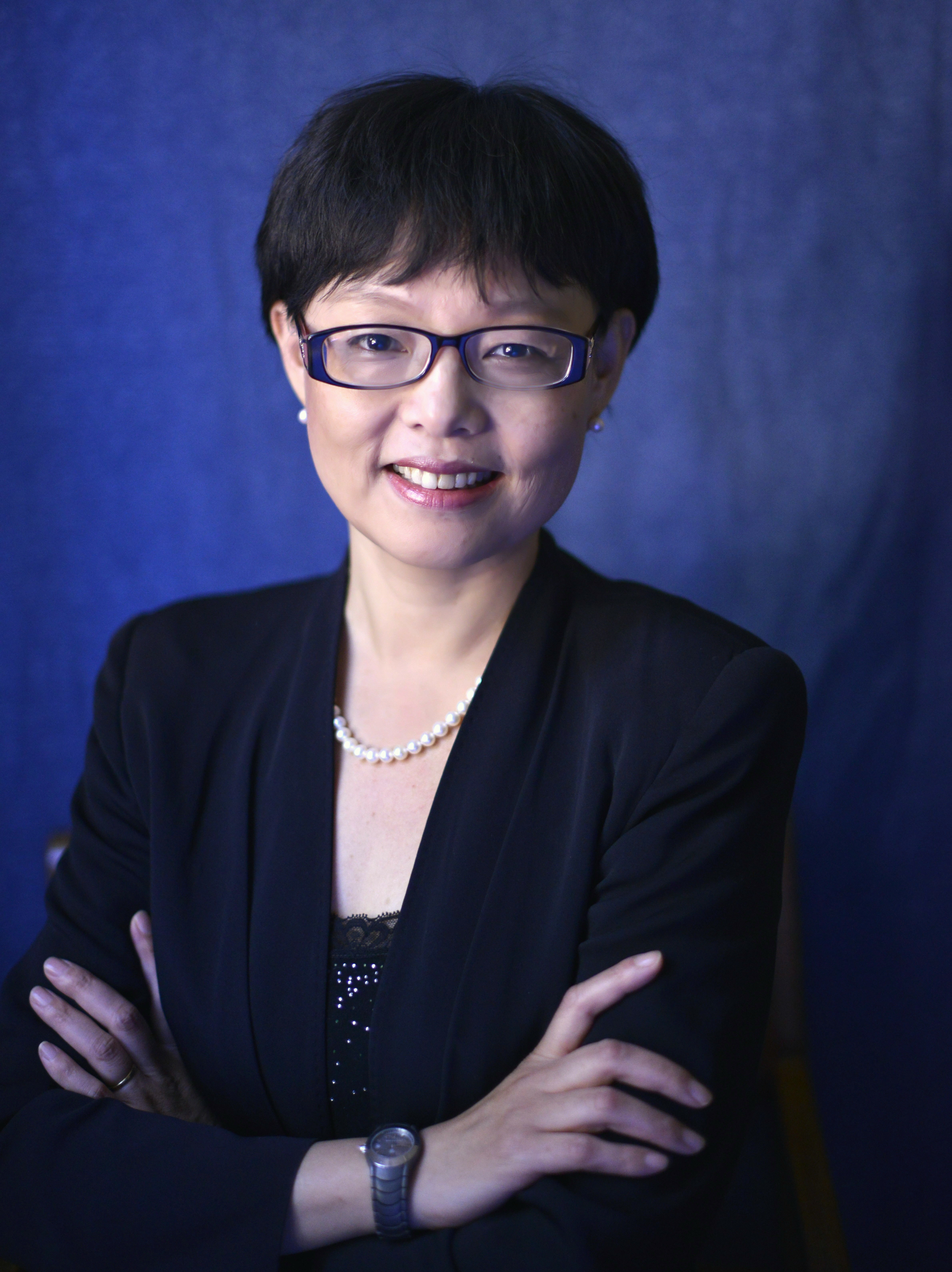 Textiles and Apparel associate professor receives mid-career award